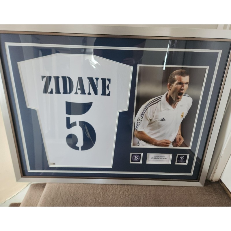 Maglia del Real Madrid 2002/03 firmata e incorniciata da Zinedine Zidane