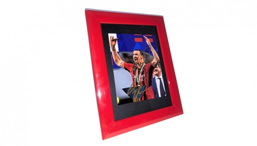 Zlatan Ibrahimovic Signed Photograph