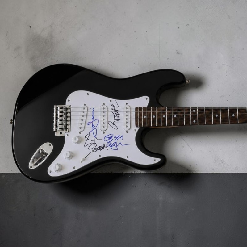 Chitarra elettrica autografata dai Black Sabbath