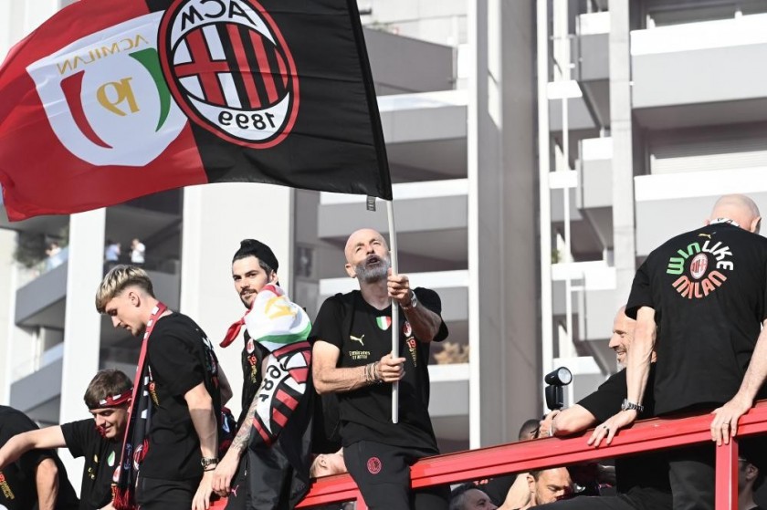 Official AC Milan Italian Champions Flag 2022 - Signed by the Squad