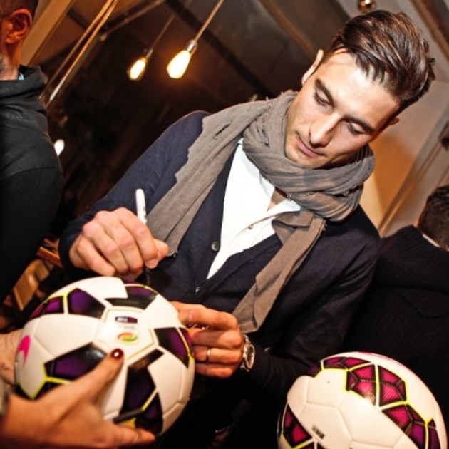 Pallone ufficiale Serie A 2014/2015 - firmato da Chiellini, Giovinco, Peluso, Barzagli