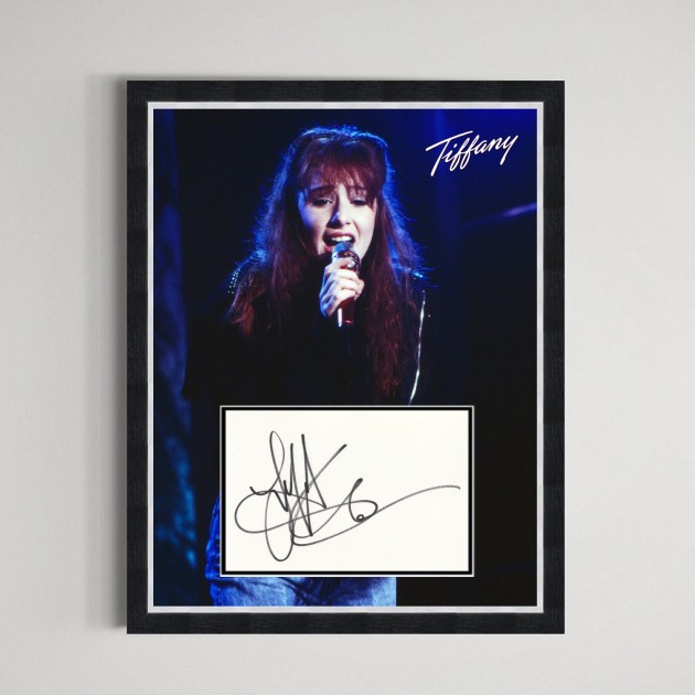 Display autografato da Tiffany Darwish