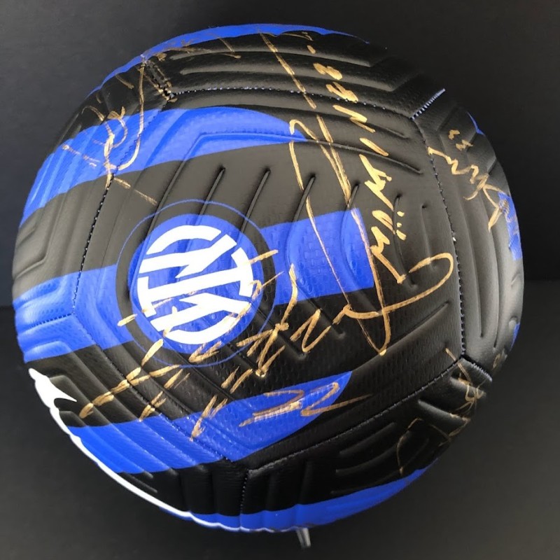 Official Inter Football, 2022/23 - Signed by the Squad