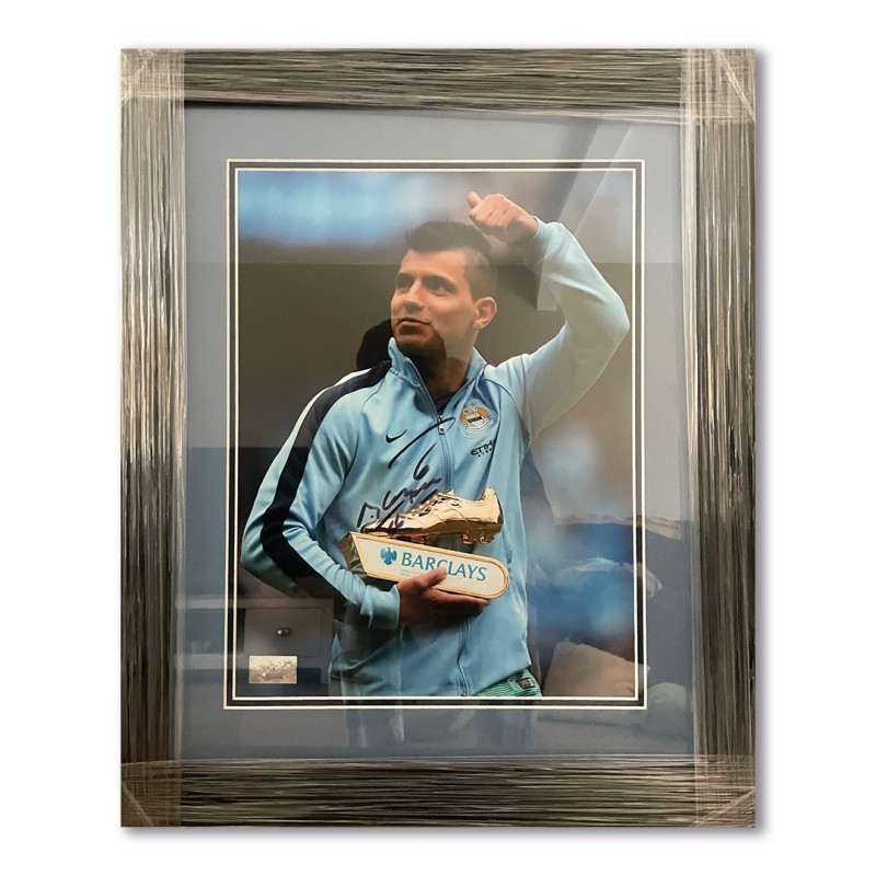 Sergio Aguero, leggenda del Manchester City, foto firmata