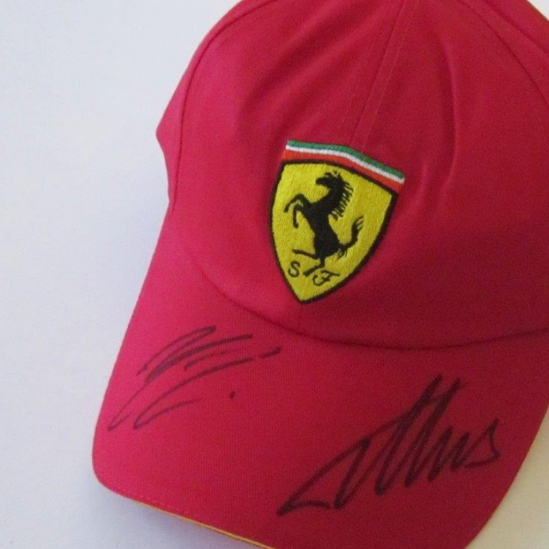 Cappellino Ferrari autografato da Alonso e Raikkonen