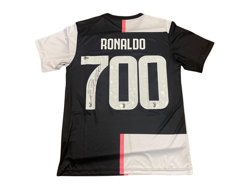 La maglia della Juventus di Cristiano Ronaldo in edizione speciale 700 Replica