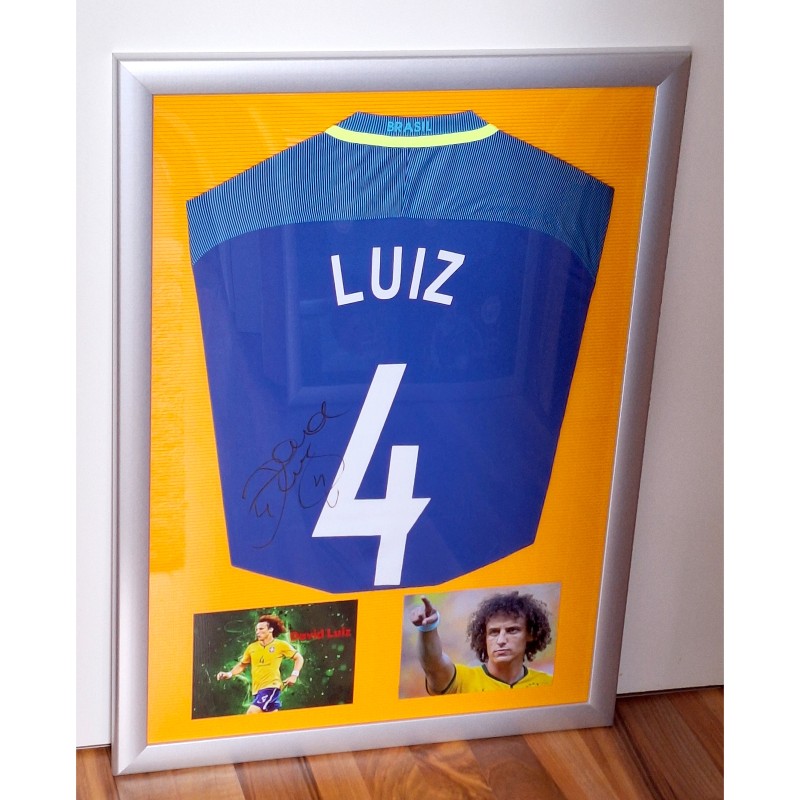 La maglia da trasferta del Brasile di David Luiz firmata e incorniciata