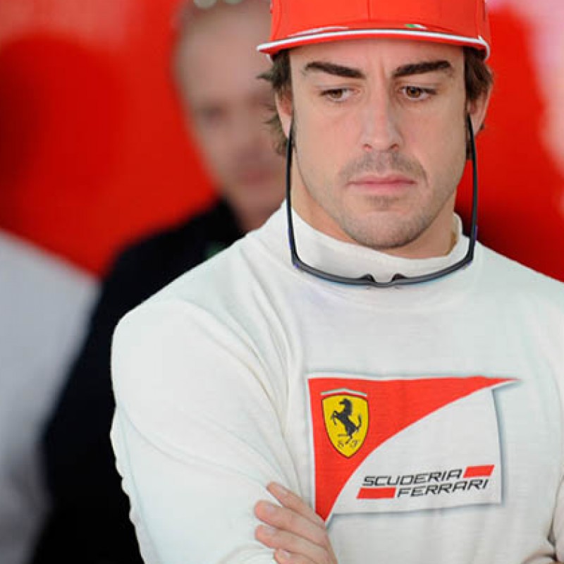 Under tracksuit worn by Fernando Alonso