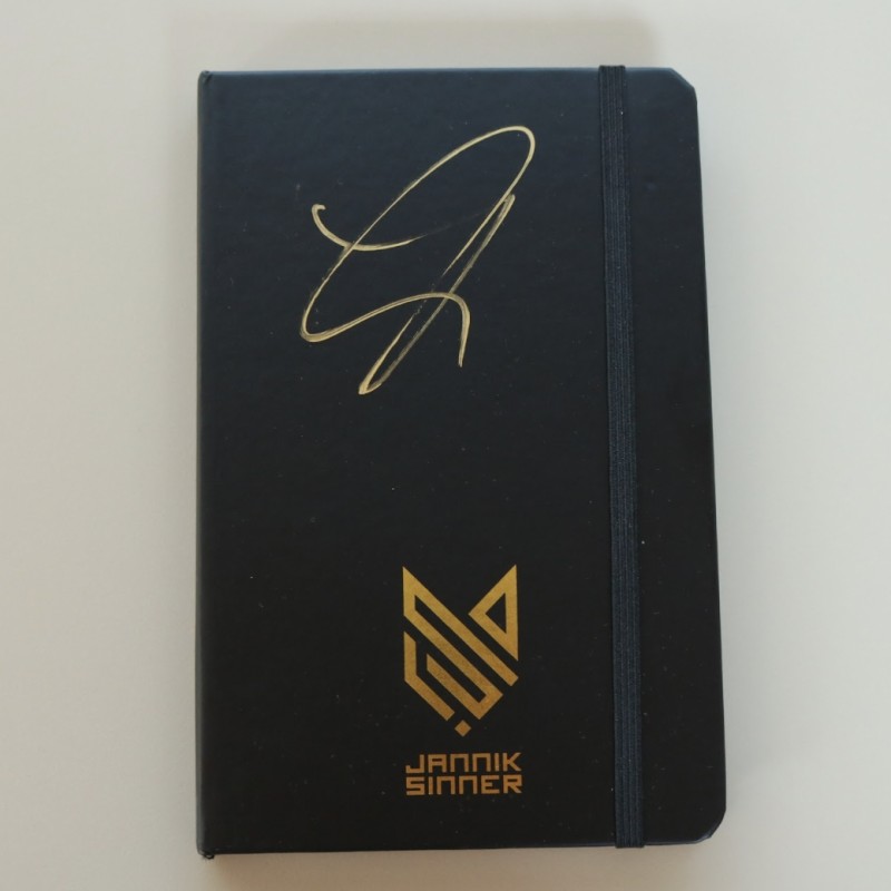 Autographed diary by Jannik Sinner