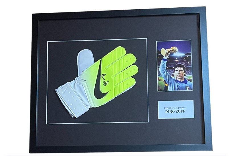 Guanto ufficiale Nike autografato da Dino Zoff - Incorniciato