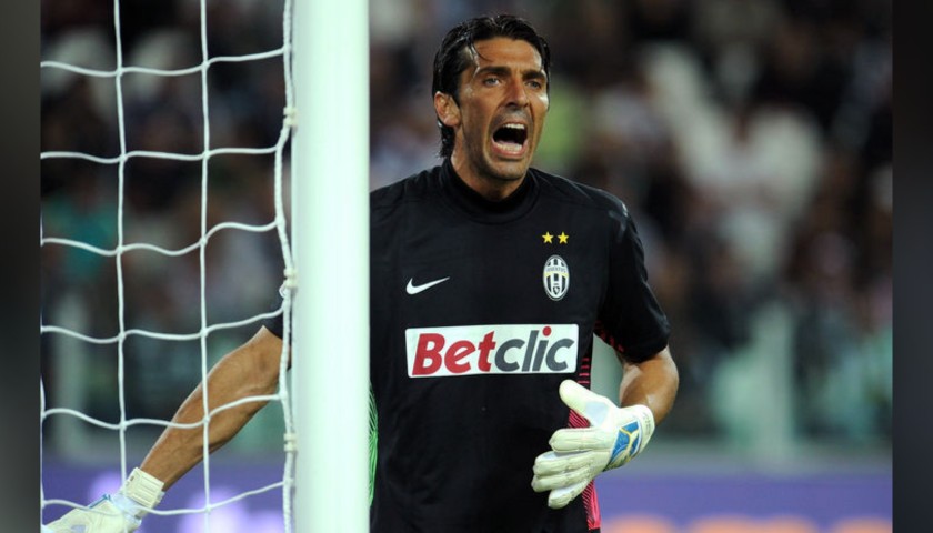 Buffon's Official Juventus Signed Shirt, 2011/12