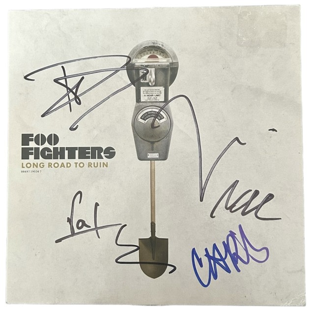 Vinile 45 giri firmato "Long Road To Ruin" dei Foo Fighters