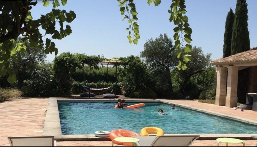 1 Week Stay at a Villa in Provence for 14
