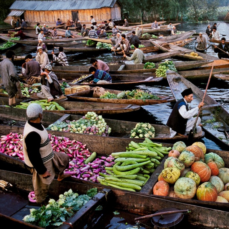 Steve McCurry and Sudest57 - "Venditori al mercato sul lago Dal, Srinagar, Kashmir" by Steve McCurry