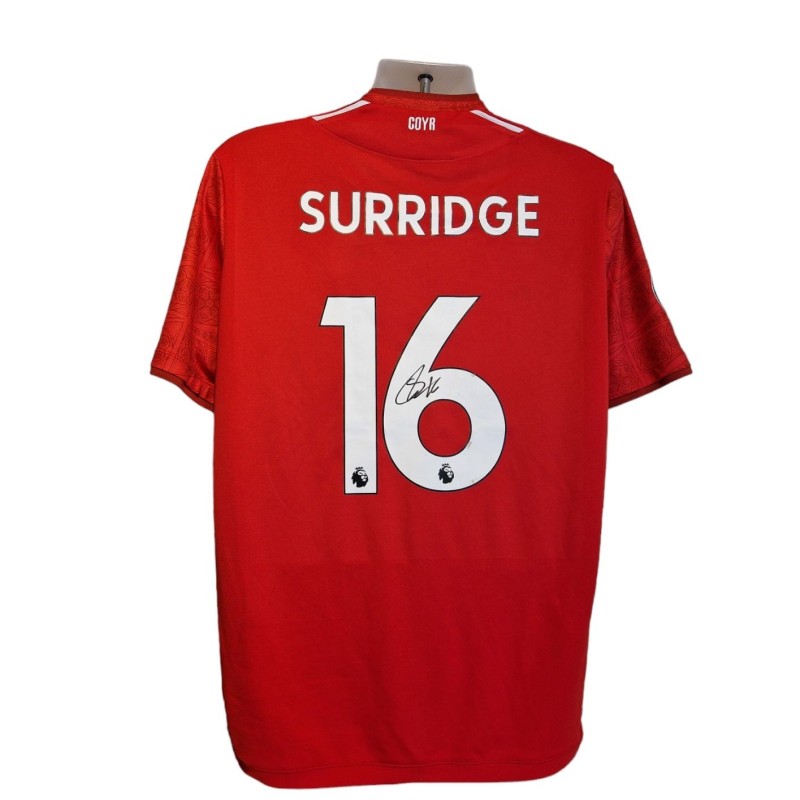 La maglia ufficiale firmata da Sam Surridge del Nottingham Forrest