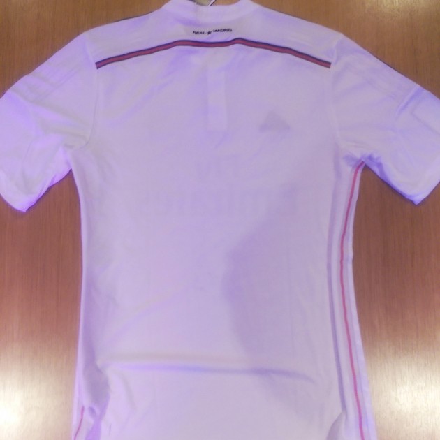 Official replica Real Madrid Shirt signed by Raúl