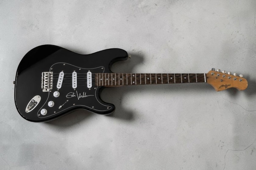Chitarra elettrica autografata da Eddie Vedder dei Pearl Jam
