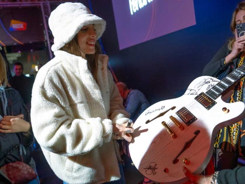 Guitar autographed by Sanremo 2024 singers