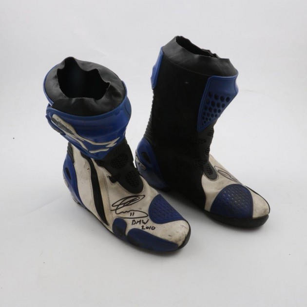 Boots worn by Troy Corser, BMW 2010 - signed