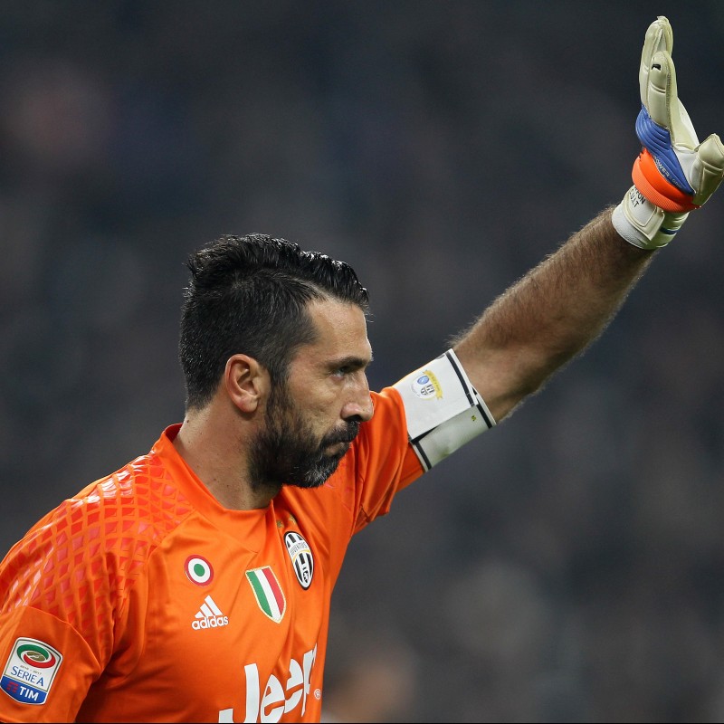 Buffon's Match-Worn Captain Armband, Juventus-Napoli 2016/17