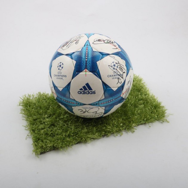 Official C.League ball, signed by Juventus players