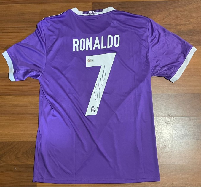 La maglia da trasferta firmata da Cristiano Ronaldo del Real Madrid 2016/17