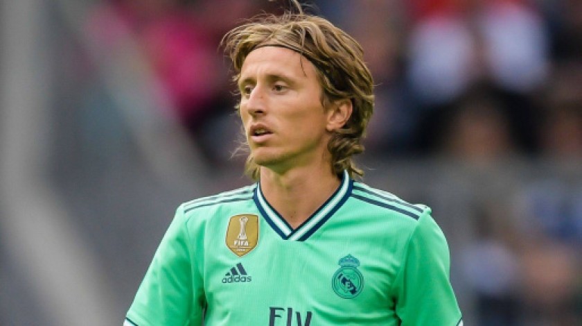 Modric's Official Real Madrid Signed Shirt, 2019/20 - CharityStars