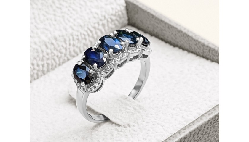 Magnificent Natural Blue Sapphire and Diamonds Ring set in White Gold 14K