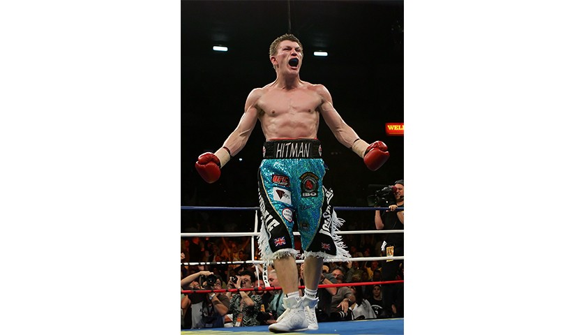 Ricky Hatton MBE donates signed boxing gloves