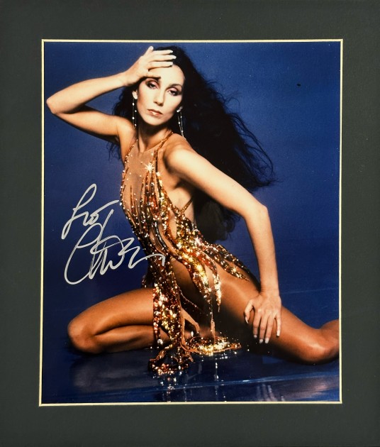 Esposizione di una foto autografata da Cher