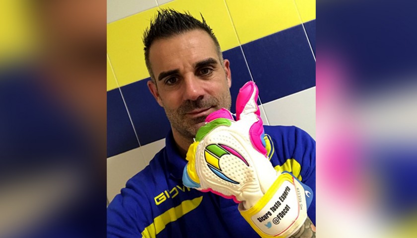 Sorrentino's 2017 Bologna-Chievo Match-Worn Gloves, #InCampoConSte