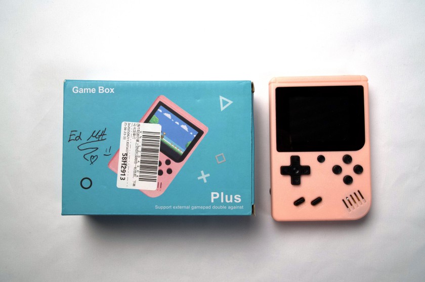 Pink Game Box Signed by Elma and Donated for Sanremo 2026