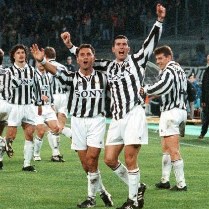 Di Livio's Juventus Worn Shirt, 1996/97