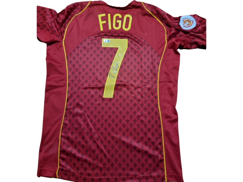 La maglia firmata di Luis Figo per il Portogallo a Euro 2004