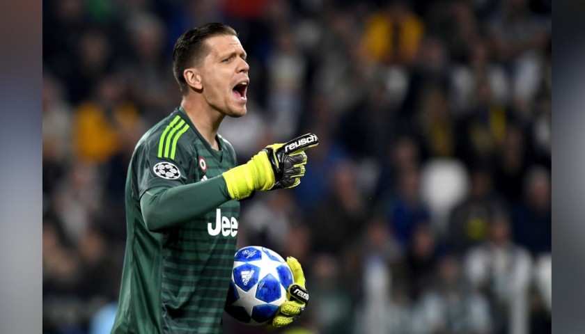 Szczesny's Official Juventus Shirt, 2018/19 - Signed by the Players