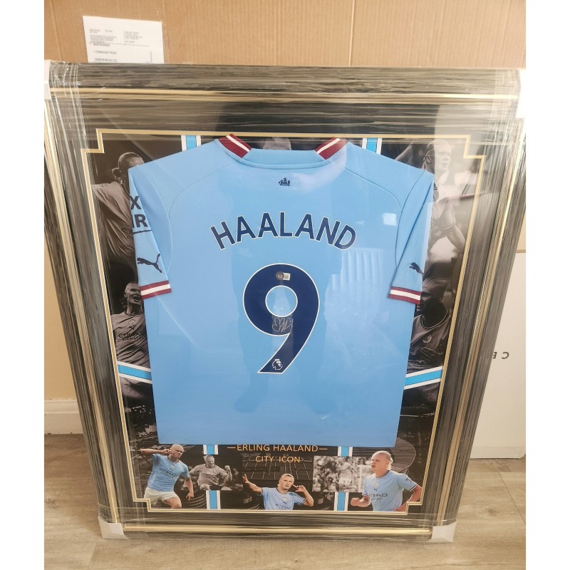 Maglia ufficiale del Manchester City 2022/23 di Erling Haaland firmata e incorniciata