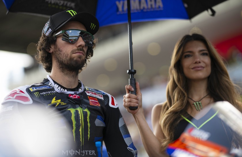 Esperienza del team Monster Energy Yamaha MotoGP™ per due persone con ospitalità e incontro con il pilota al Sachsenring, Germania