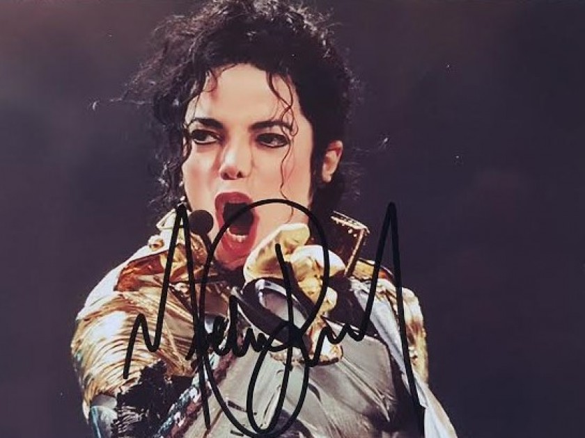 Photo signed by the singer Michael Jackson
