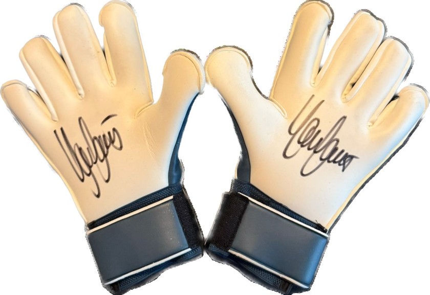 Puma gloves autographed by Marcus Thuram