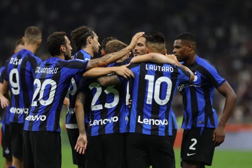 Official Inter Football, 2022/23 - Signed by the Squad