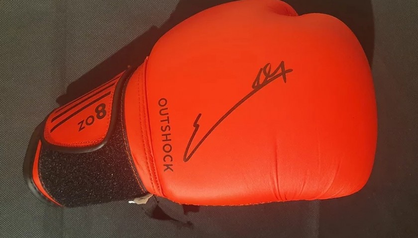 Guantone da boxe autografato da Chris Eubank