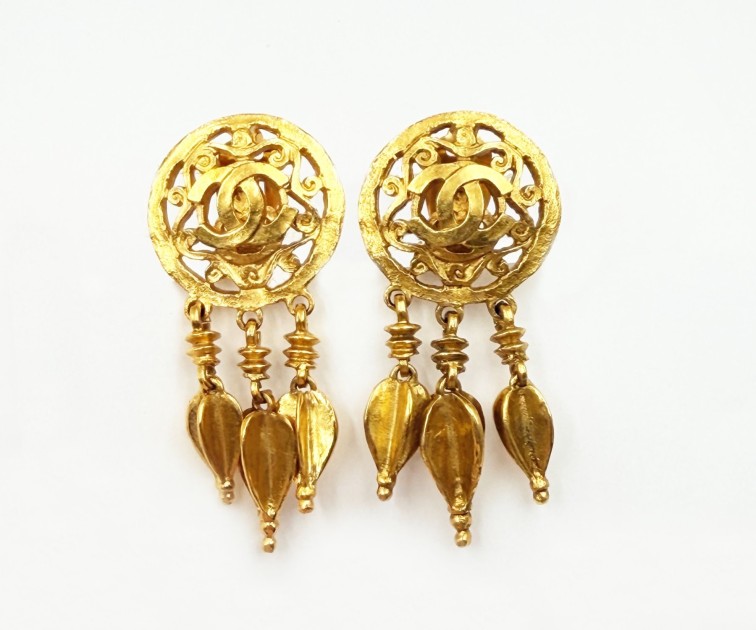 Chanel Vintage Gold Plated CC Clip on Earrings