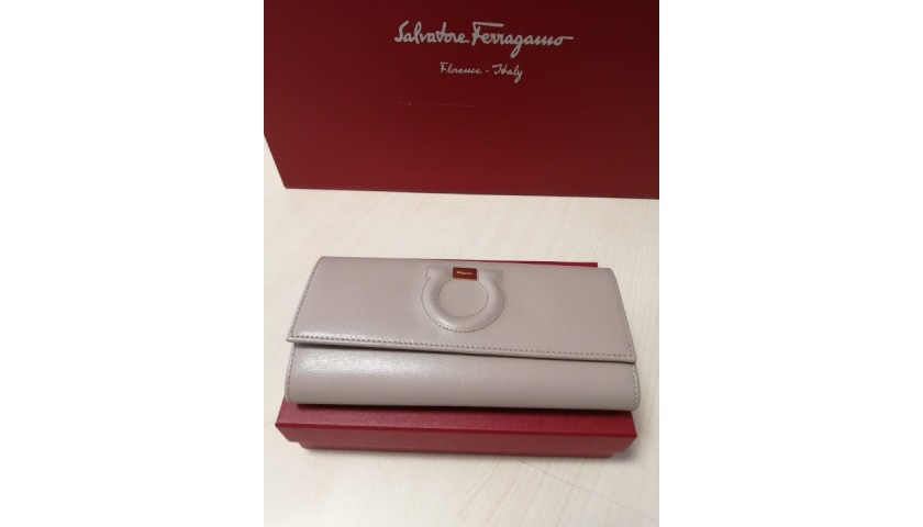 Ferragamo Woman Gancini Continental Wallet