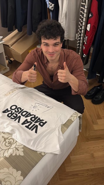 "Vita Vera Paradiso" T-Shirt - Signed by Leo Gassmann at Sanremo 2026