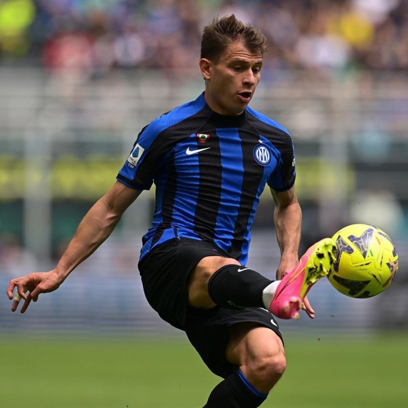 Barella's Inter Match Shirt, 2022/23 - Signed by the Players