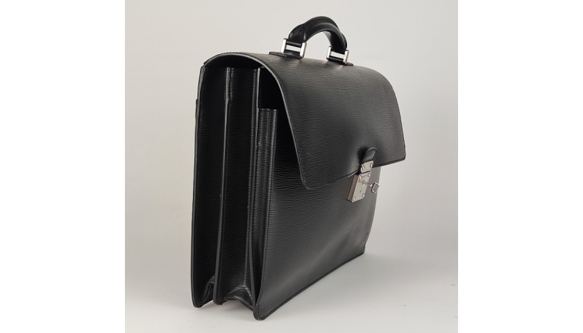 Delivery: ecco come le borse da rider di Louis Vuitton denunciano le  pessime condizioni di lavoro