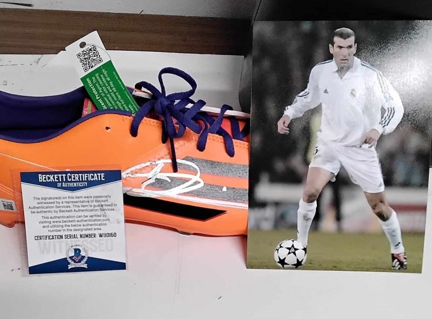 Scarpino Adidas F10 autografato da Zinedine Zidane