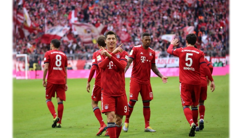 Lewandowski's Official Bayern Munich Signed Shirt, 2018/19