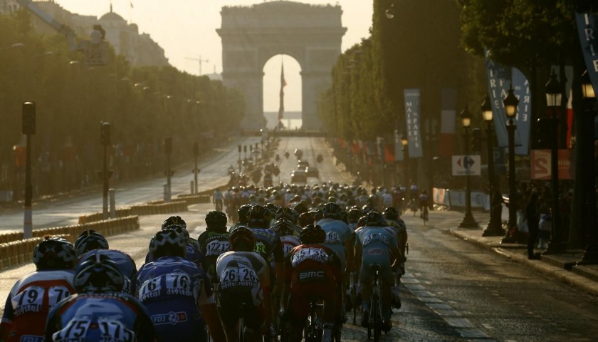 2 Tickets to the Tour de France Arrival in Paris