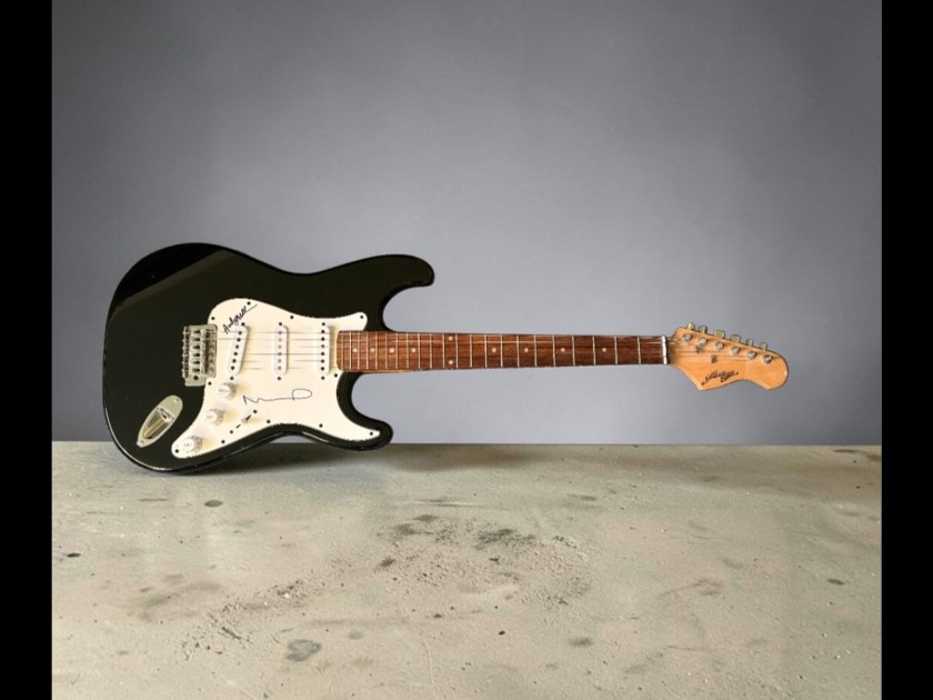 Oasis Signed Stratocaster Style Electric Guitar